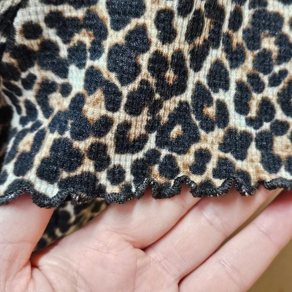 American Eagle Leopard Print Ribbed Short Sleeve Stretchy Crop Top Size‎ Large - Picture 5 of 10